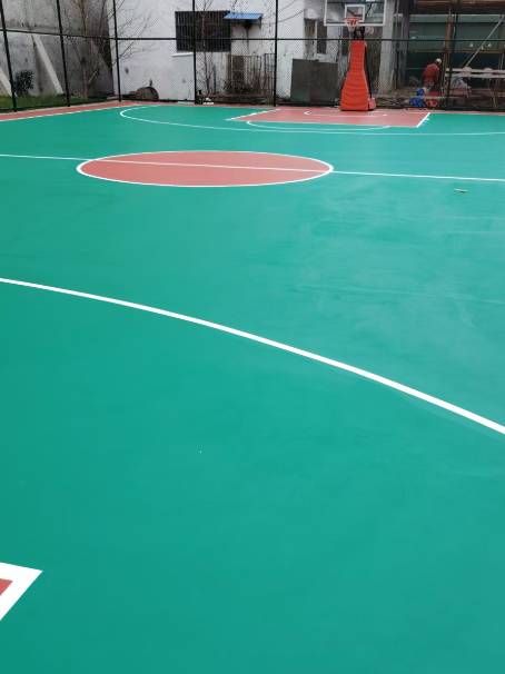 双滦 球场长期使用易出现地面开裂